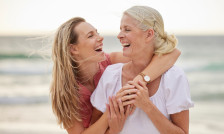 Зошто односот со нашата мајка станува уште поважен како што растеме?