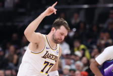 (Видео) Дончиќ доминираше против Јута, Торонто ја продолжи победничката серија