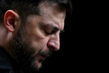 Зеленски пред тежок избор: планот на Трамп или несигурните Европејци, пишува Политико