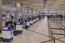 Блокадата на владата ја остави Америка без контролори на летање: летовите се одложени со часови