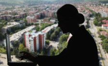 Наставничка од Кавадарци влегла во профилот на колешка и и' праќала приватни разговори на директорката