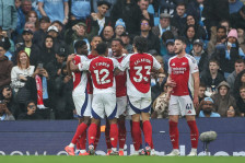 (Видео) Лидерот Арсенал со покер голови ја честеше Астон Вила, Јунајтед се изрезилија против најлошиот тим во лигата