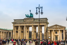 Германскиот министер за внатрешни работи: Имаме интерес криминалците да ја напуштат земјата; Германија депортираше маж во Сирија