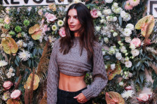 (Фото) Емили Ратајковски повторно провоцира: „Никогаш нема да ми здосадат овие фотографии од тебе“