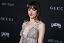 (Видео) Дакота Џонсон ги воодушеви сите во фустан од тантела