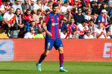 Левандовски ке ја „жртвува“ платата за да остане во Барселона