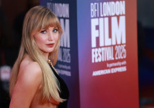 (Видео) Најзгодната мајка: познатата убавица се породи вторпат, но нејзиното тело како да вели поинаку