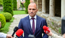 СДСМ: „Златната виза“ не е злато, туку налепница во пасош