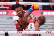 (Видео) Ентони Џошуа му ја скрши вилицата на јутјуберот Пол