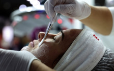 Ноќна рутина во три чекори што ја обновува вашата кожа додека спиете