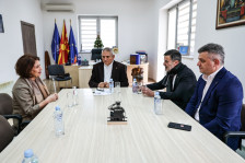 (Фото) Сиљановска-Давкова ја посети шивалната во КПД Идризово: Секој заслужува втора животна шанса - работењето е клучно за ресоцијализација на осуденичките