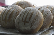 „Гардијан“: Отровни хемикалии пронајдени во житарици и леб низ цела Европа