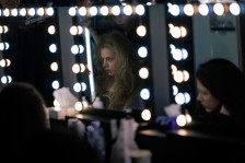 (Видео) Дали имате спуштени очни капаци: со еден трик нема да имате проблем со нанесувањето шминка