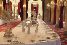 Батлер на Елисејската палата крадел садови и порцелан: сакал да ги продаде на интернет