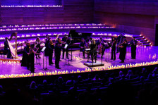 Македонскиот виртуоз на виолина Владимир Костов и камерниот оркестар „Профундис“ ја носат „Candlelight“ магијата во срцето на Битола