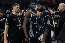 (Видео) Макаби среде Белград го прегази Партизан, Тајрик Џонс жестоко се расправаше со навивачите