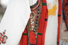 Тројца бугарски државјани осомничени за неовластена трговија со македонски народни носии