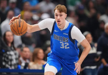 (Видео) Флег рекордер на Далас, собори и рекорд на Леброн Џејмс