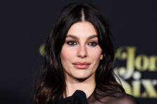 (Видео) Бившата на Дикаприо во „опасен“ корсет од 3.800 евра: Покажа многу повеќе од очекуваното