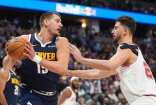 Трипл-дабл пресметка меѓу Јокиќ и Шенгун – Денвер во продолженијата го победи Хјустон