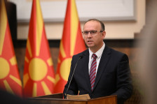 Гаши им го честита Божиќ на верниците