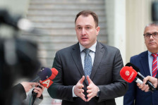 Андоновски: Со бесплатните вај фај-зони исо електронските уреди го надминуваме дигиталниот јаз меѓу студентите