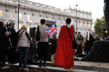 Британски медиуми објавија дека се преговара со Македонија за отворање центар за мигранти, СДСМ ја повика Владата да ја објави содржината на разговорите