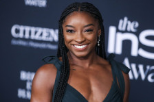 (Видео) Една од најпознатите гимнастичарки ги зголеми градите и отворено зборуваше за тоа: објави и снимка пред и по операцијата