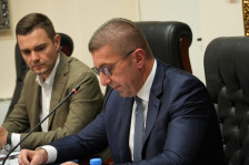 Кујните на ДПМНЕ со денови прават обиди да се одвлече вниманието од најважното прашање: предавството на Македонија, мигранти за пари, велат од СДСМ