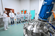 Пуштена во употреба новата микробиолошка лабораторија за квалитет на „Алкалоид“ при официјалната посета на владина делегација на компанијата