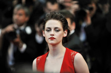 (Фото) „Вампирската“ фризура е неочекуван хит за 2026 година