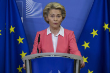 Фон дер Лајен: Нема да го напуштам самитот на ЕУ без решение за финансирањето на Украина