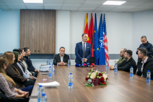 Алиу: Кадровски се зајакнува КБ Tетово - доделени решенија за вработување 28 доктори специјализанти