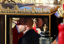 (Видео) Тиара со 2.600 дијаманти ја здогледа светлината на денот по 20 години – а ја носи Кејт Мидлтон