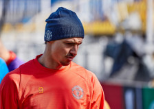 (Видео) Златан Ибрахимовиќ на плажа во Дубаи покажа што сè умее со топката