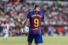 За да не ја активира клаузулата, Левандовски морал да престане да постигнува голови