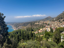 (Видео) Мелони од хеликоптер го обиколи Нишеми, градот на Сицилија што го голта свлечиште