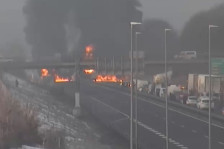 (Видео) Тешка несреќа во Словенија: Експлодираше цистерна, автопатот е затворен