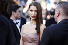 (Фото) Виклери како врвен моден додаток: како ги носи најубавата жена на светот