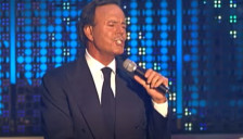 Поранешни вработени го обвинија Хулио Иглесијас за сексуална злоупотреба, откриени детали