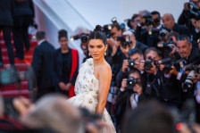 (Видео) Најпознатата манекенка во светот тврди: „Не сум направила пластична операција на моето тело“