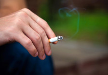 Со новиот закон ќе биде забрането пушењето цигари пред игротеки и на места каде што се чека во редица за билети