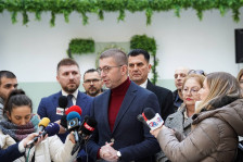 ВМРО потврди, сè е приватен бизнис за Мицкоски, затоа има часовници од 150 плати, велат од СДСМ