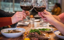 За една година поскапеа и кафаните: угостителските услуги зголемени за 3,5 проценти