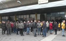 Нема подигање пратки од Пошта, вработените протестираат за плата: ги минаа празниците и најдолгиот месец во годината без пари