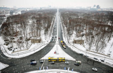 Бура, снег и мраз во Германија: Училиштата се затворени, летовите се откажани, хаос на патиштата