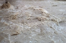 Возило паднало во водите на реката Радика, има загинати, во прекин сообраќајот Маврово-Дебар