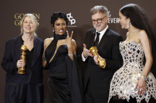 „Една битка по друга“, „Хамнет“ и „Адолесценција“ доминираа на Златните глобуси