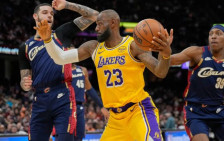 (Видео) Солзите на Леброн и дебакл на Лејкерси во Кливленд