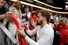 Атланта Хокс го испратија Јанг во Вашингтон